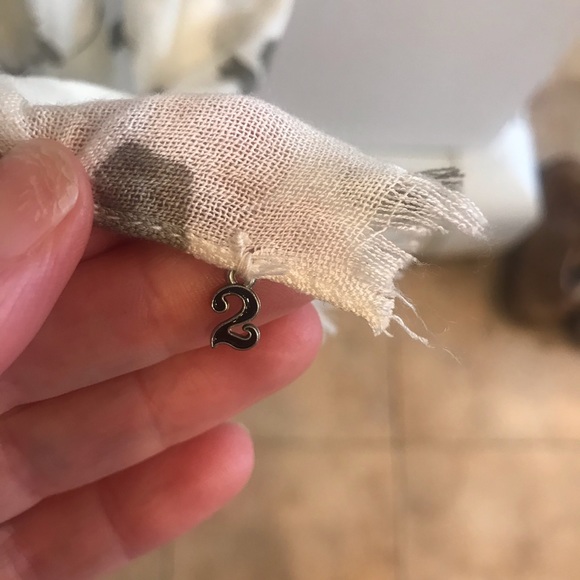 2 Chic Seagull Scarf - Picture 5 of 5